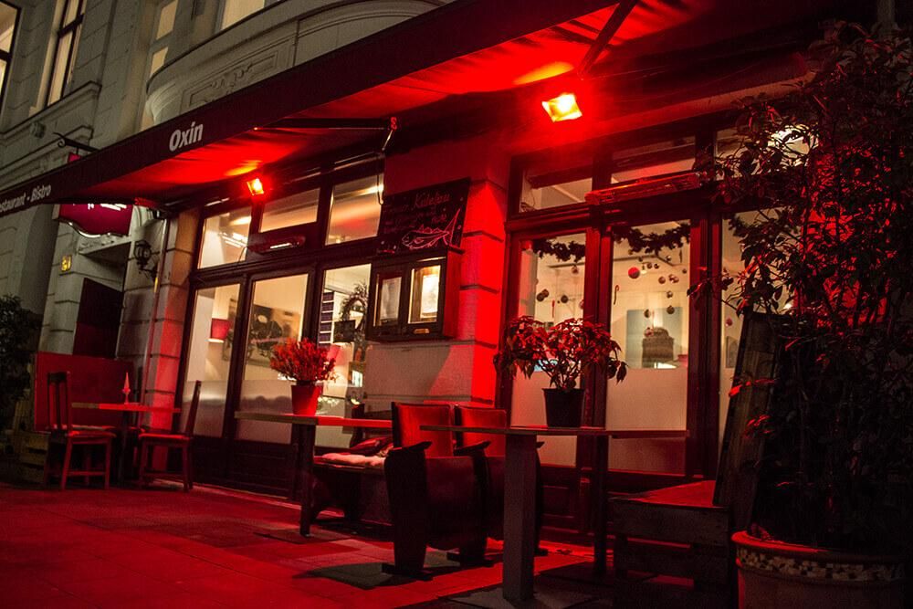 Restaurant Oxin - Eingang bei Nacht