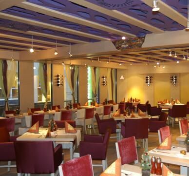 Restaurant Das Kleine Steakhaus - Restaurant mit Blick auf die Einkaufsstraße