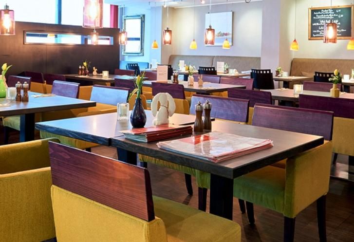 Restaurant Das Kleine Steakhaus - Innenraum bei Tag
