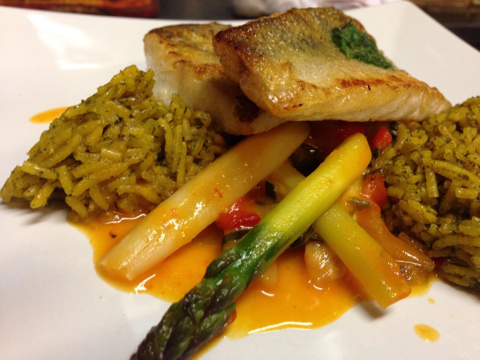 Restaurant Oxin - Fisch auf orientalischem Reis und spargel
