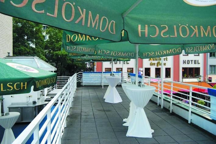 Restaurant Dom im Stapelhaus - Terrasse mit Blick auf den Rhein, auch gut für Empfänge