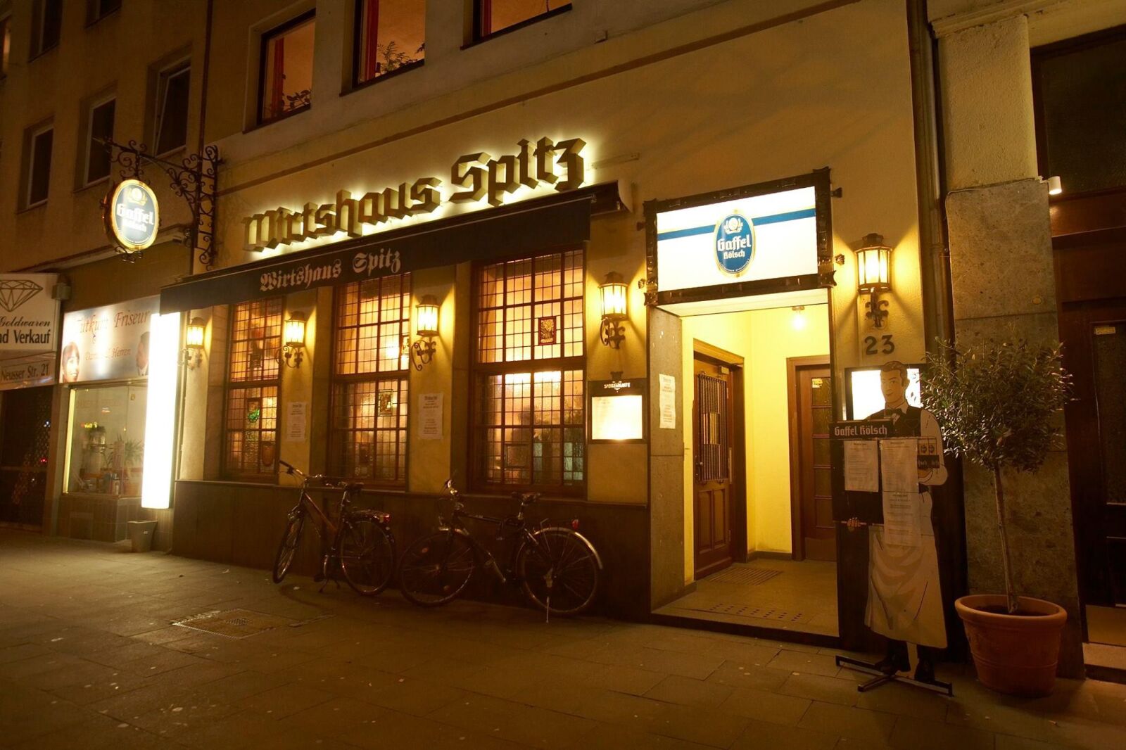 Restaurant Wirtshaus Spitz - Unser Haus bei Nacht