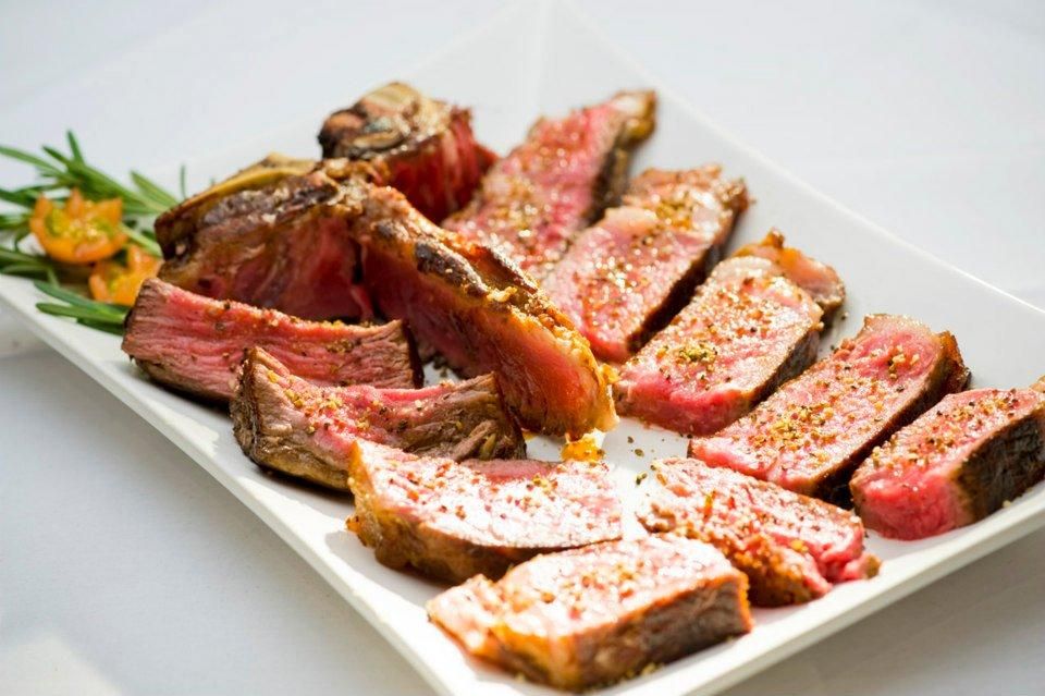 Restaurant The Classic Western Steakhouse - Saftiges T-Bone Steak