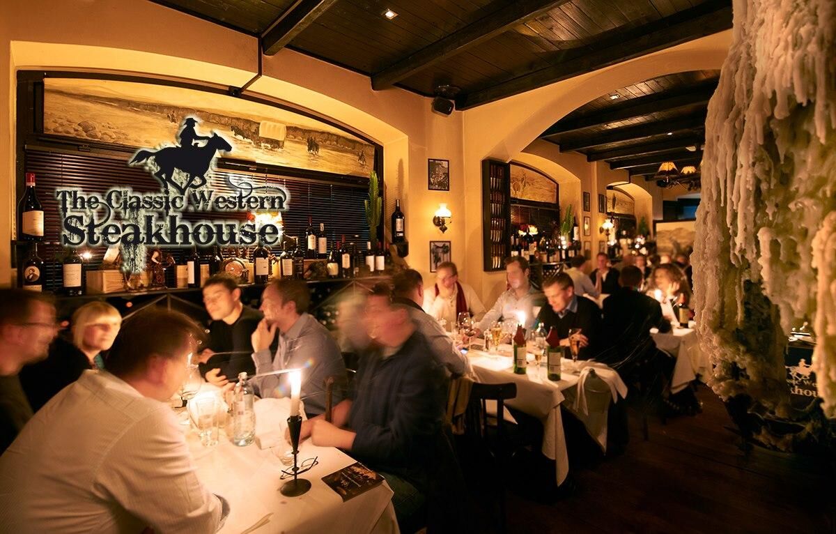 Restaurant The Classic Western Steakhouse - Abendliche Atmosphäre